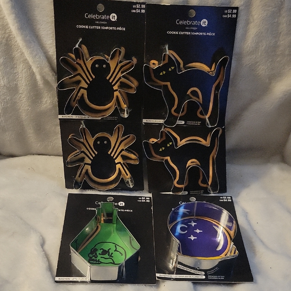 Celebrate It Halloween Cookie Cutters - Spider, Cat, Potion, Moon. Holidays.